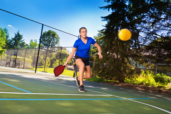 female-pickleballer-about-to-volley-pickleball
