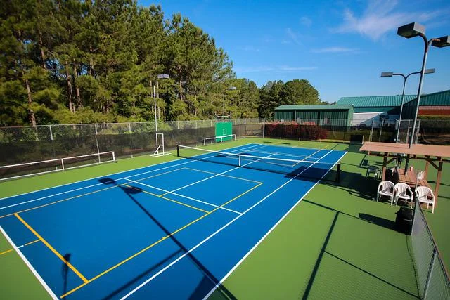 blue-and-green-pickleball-court